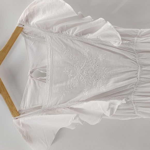 Old Navy Waist Defined Flutter Sleeve Tie Back Mini Dress Size Medium Eyelet - Picture 4 of 10